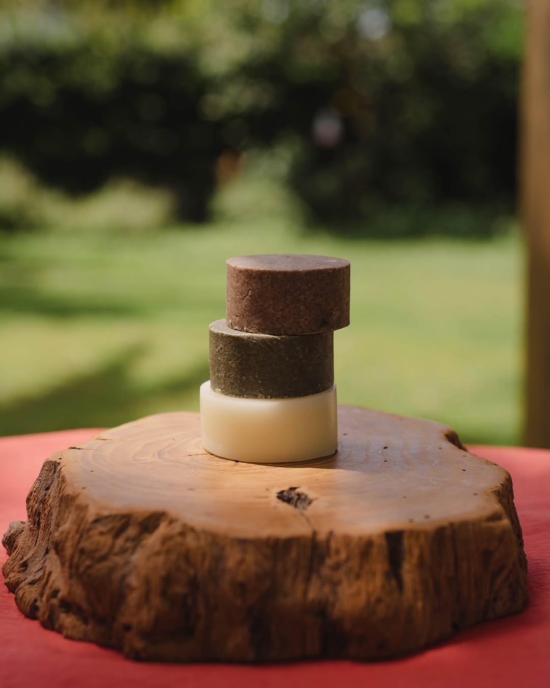 XAMPU SÓLIDO FORTALECEDOR – CABELOS SECOS & MISTOS PATAUÁ, RICINO & YLANG YLANG – 60gr